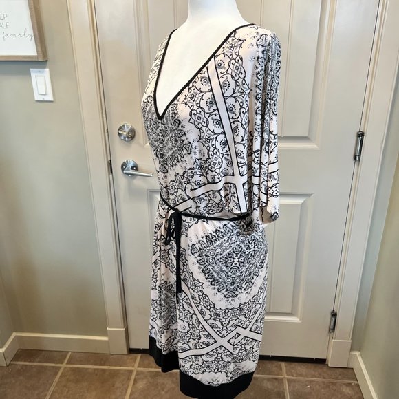 Le Chateau Ladies Dress - Picture 2 of 6